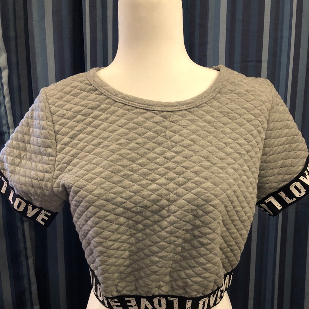 Cute gray top by Topia.